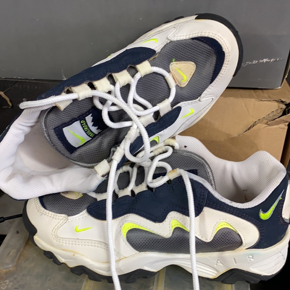 Nike shoes size 7.5 made in 1995